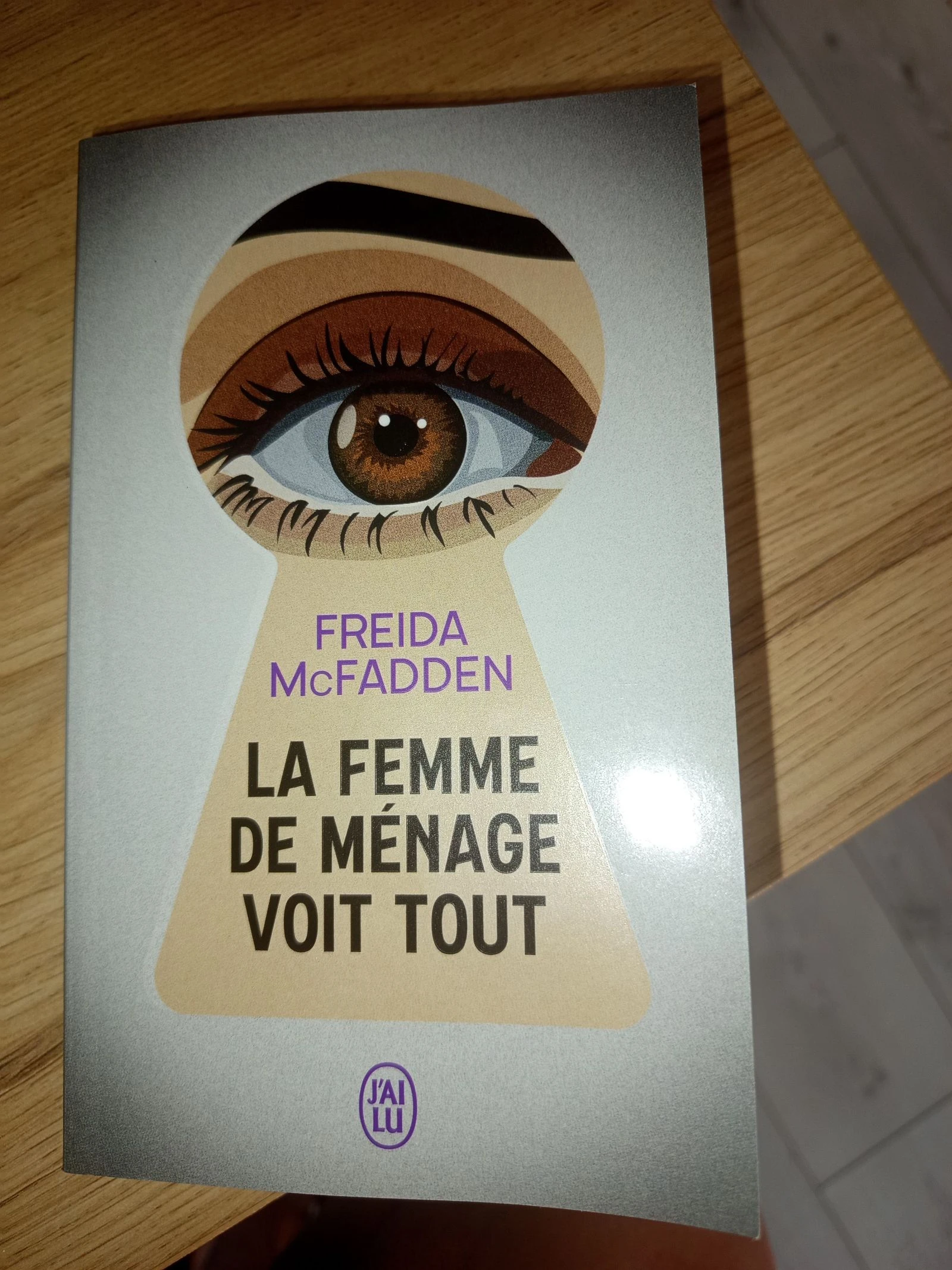 La femme de ménage voit tout